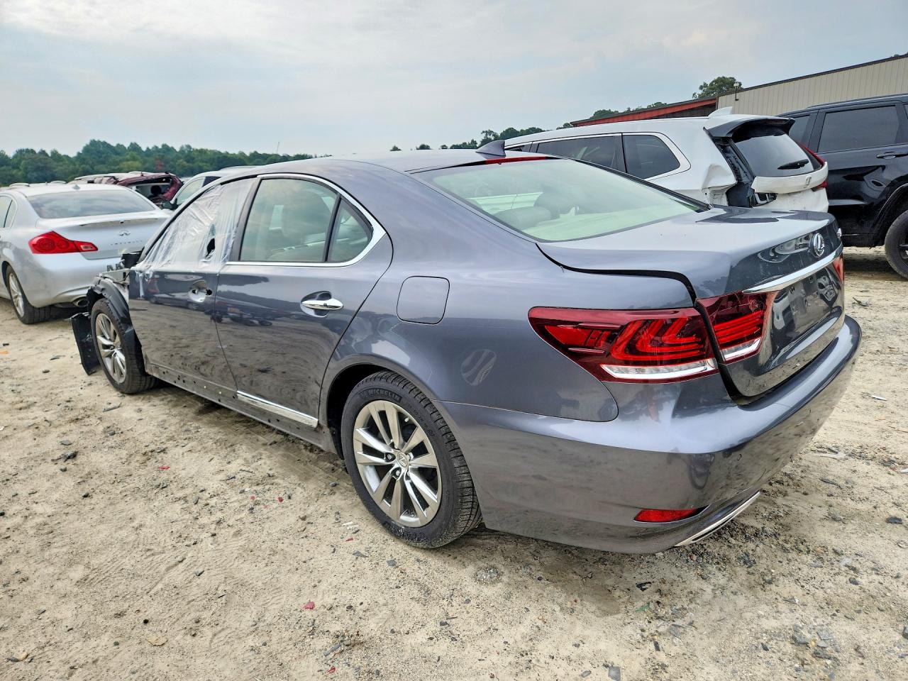 2015 LEXUS LS 460 — снимка 2