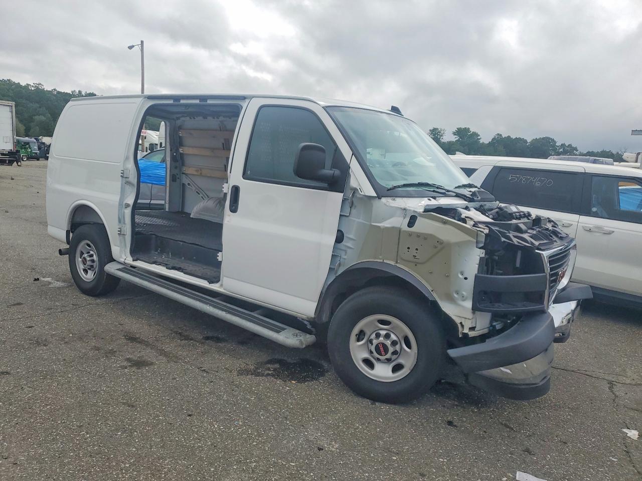 2025 GMC SAVANA G2500 — снимка 4
