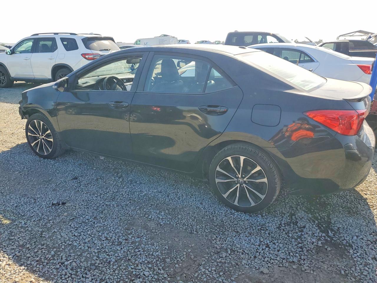 2017 TOYOTA COROLLA XSE — снимка 2
