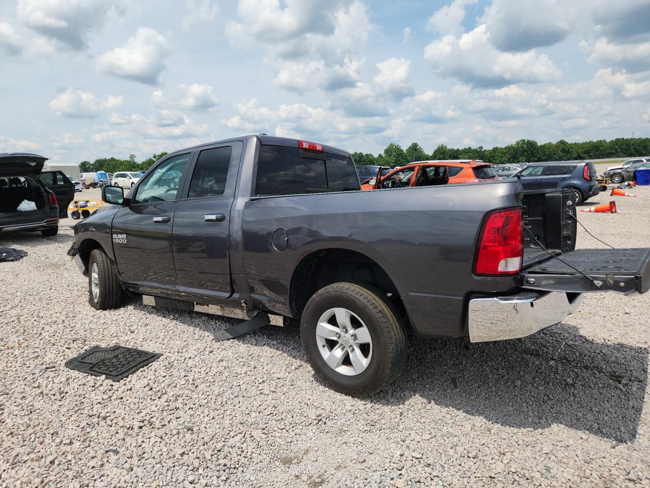 2017 RAM 1500 SLT — снимка 2