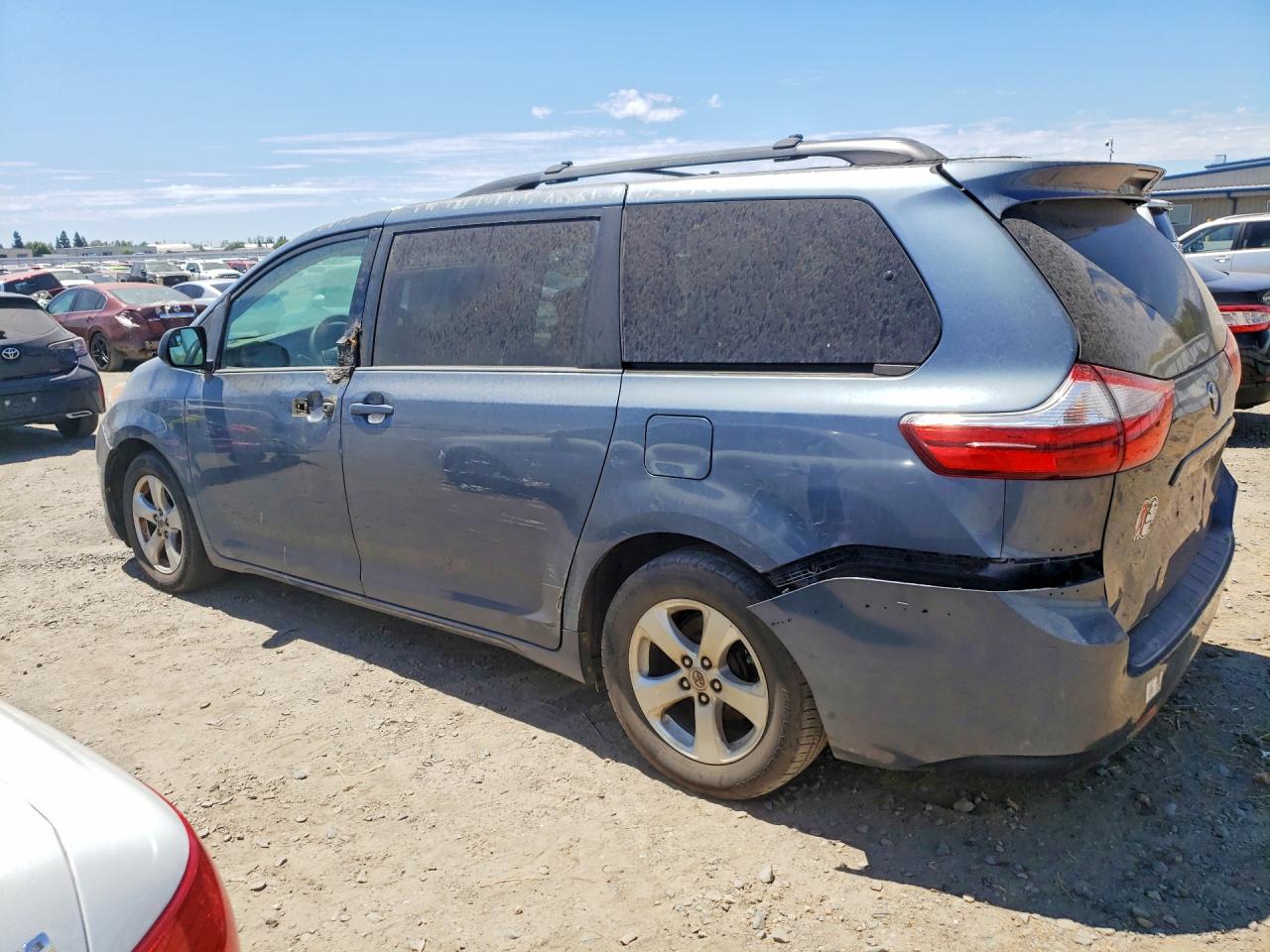 2015 TOYOTA SIENNA LE — снимка 2