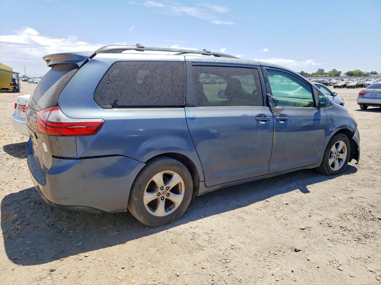 2015 TOYOTA SIENNA LE — снимка 3