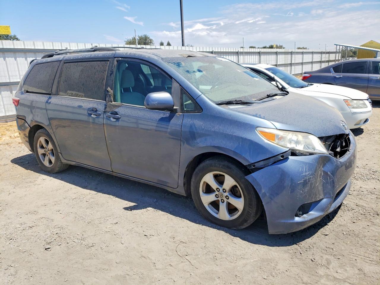 2015 TOYOTA SIENNA LE — снимка 4