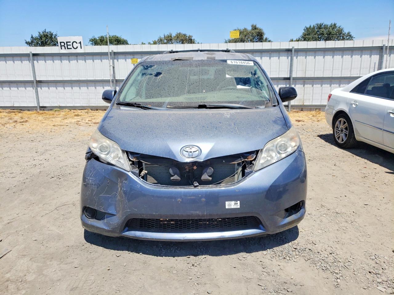 2015 TOYOTA SIENNA LE — снимка 5