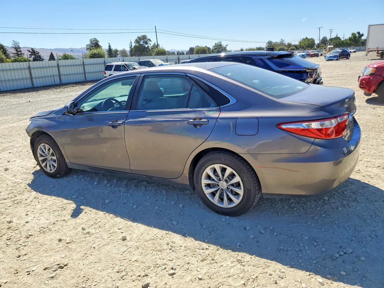 2016 TOYOTA CAMRY LE — снимка 2