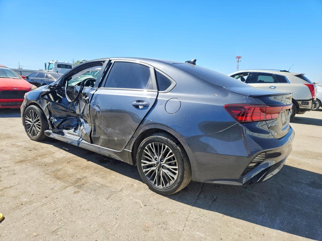 2024 KIA FORTE GT LINE — снимка 2