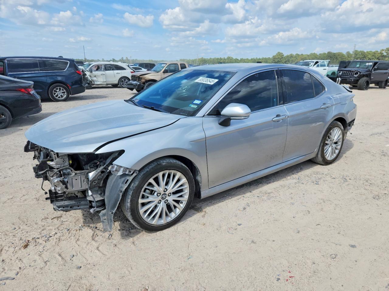 2019 TOYOTA CAMRY XLE