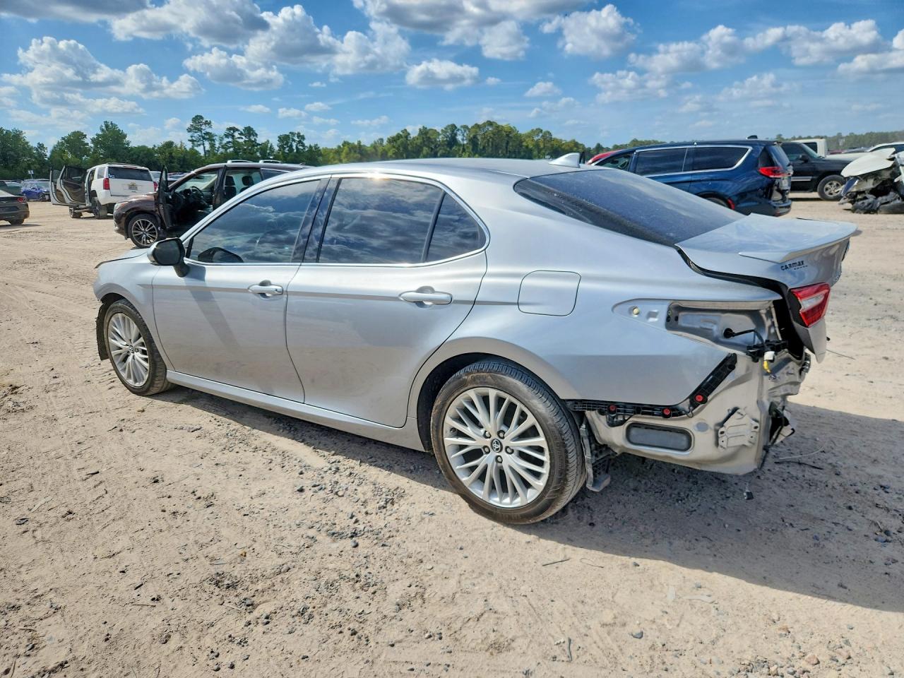 2019 TOYOTA CAMRY XLE — снимка 2