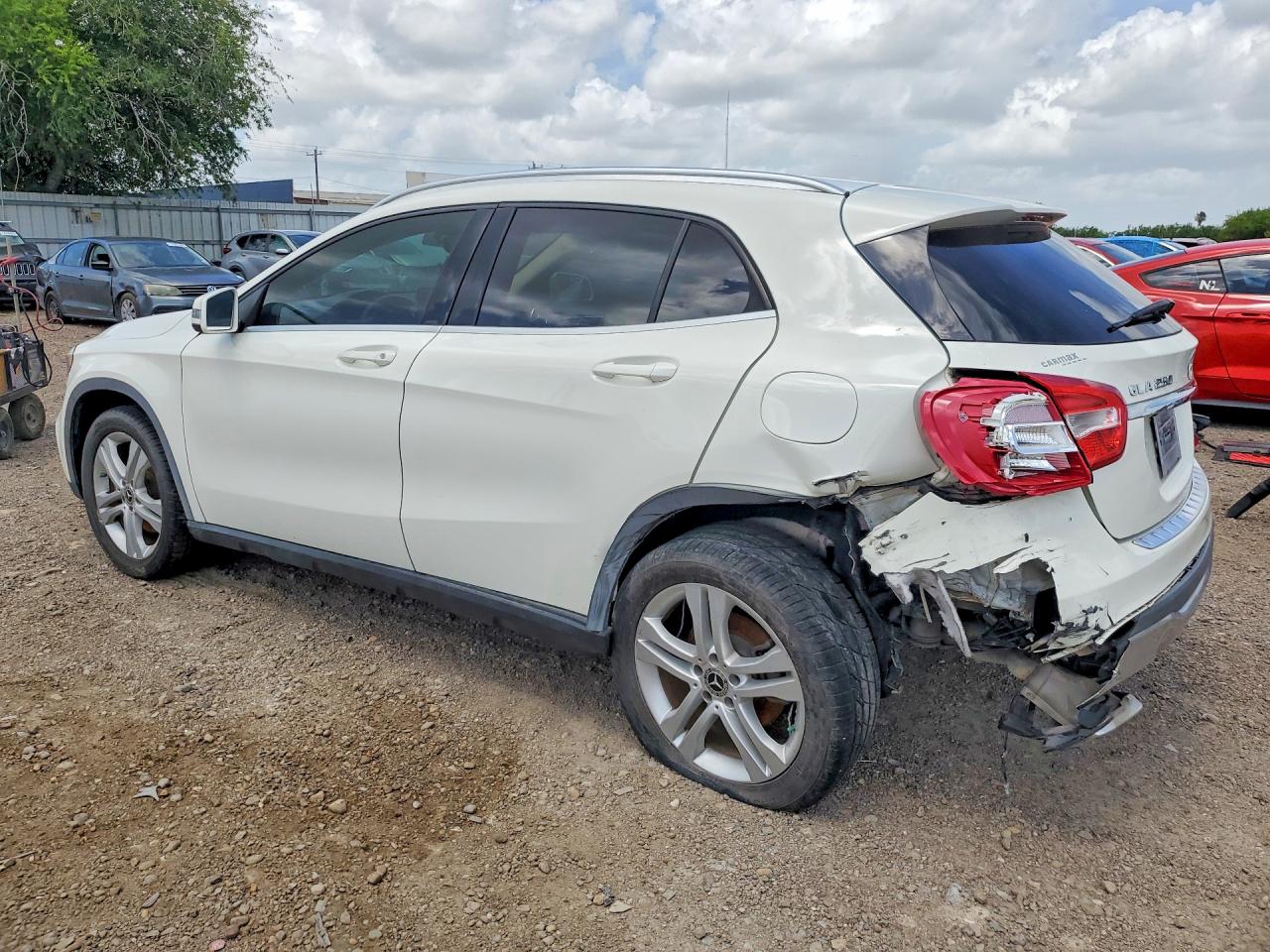 2018 MERCEDES-BENZ GLA 250 — снимка 2