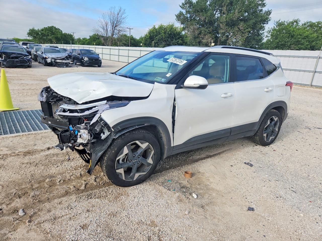 2024 KIA SELTOS EX