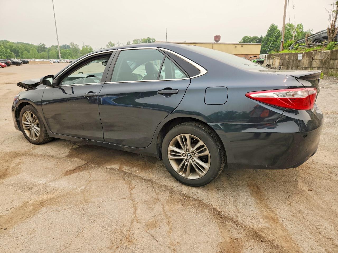 2017 TOYOTA CAMRY SE — снимка 2