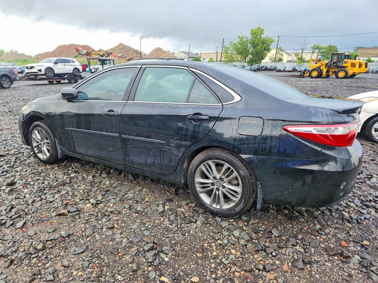 2017 TOYOTA CAMRY SE — снимка 2