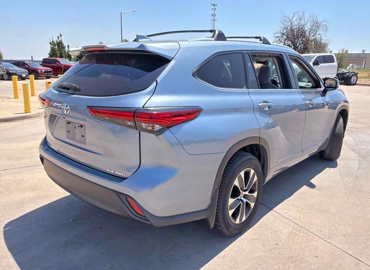 2022 TOYOTA HIGHLANDER XLE — снимка 4