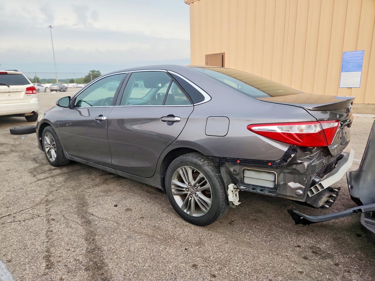 2015 TOYOTA CAMRY SE — снимка 2