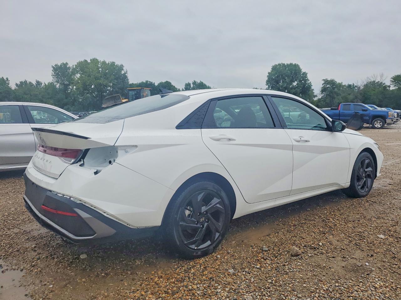 2026 HYUNDAI ELANTRA SEL SPORT — снимка 3