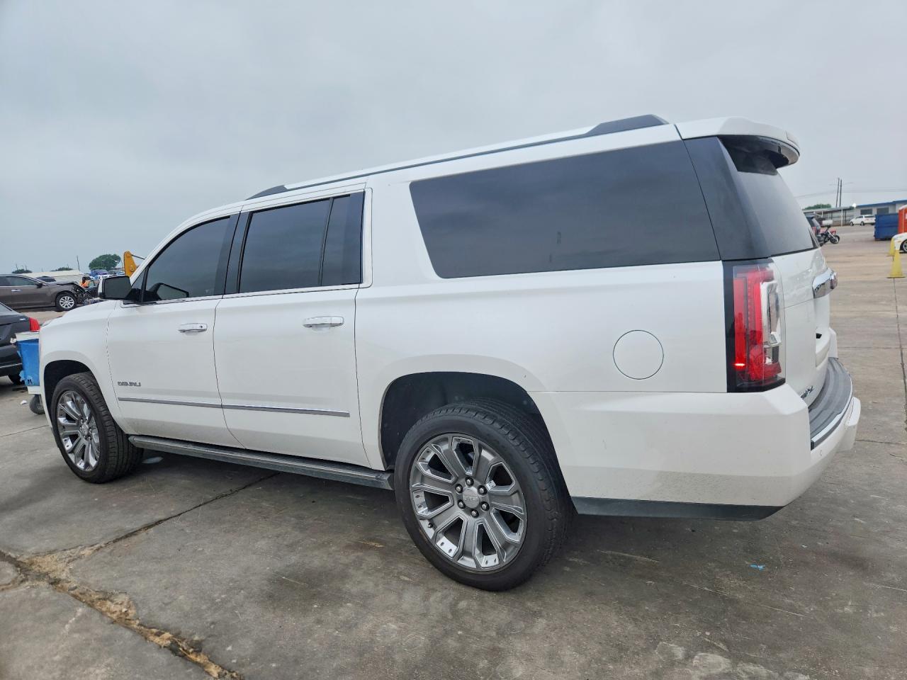 2016 GMC YUKON XL DENALI — снимка 2