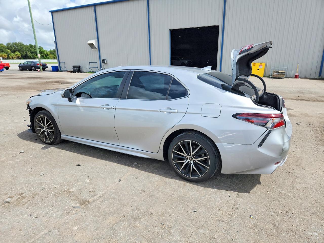 2023 TOYOTA CAMRY SE — снимка 2