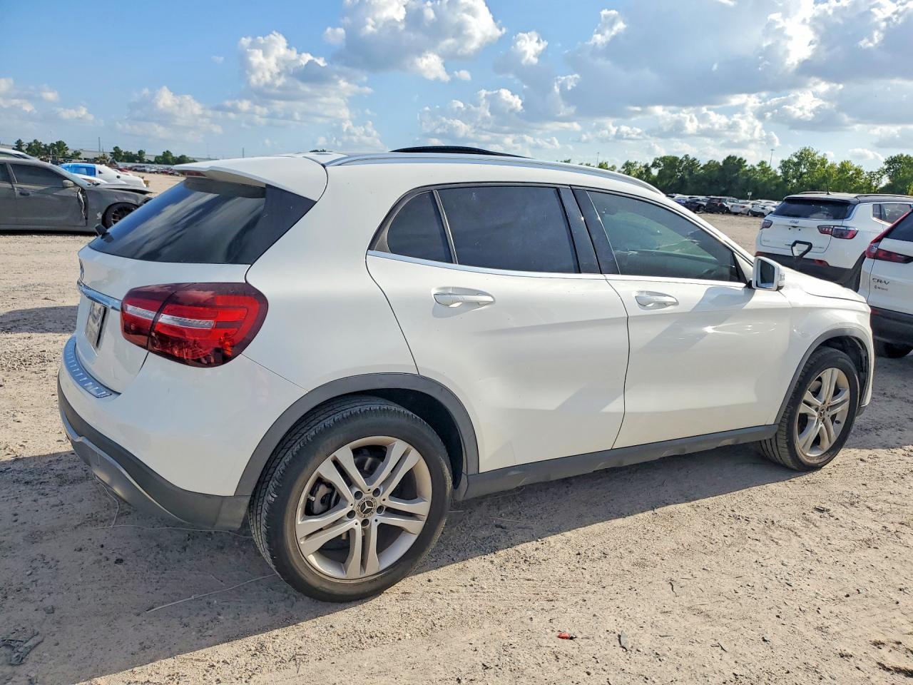2019 MERCEDES-BENZ GLA 250 — снимка 3