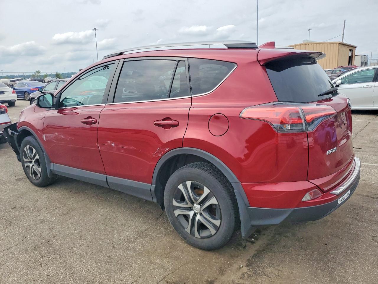 2018 TOYOTA RAV4 LE — снимка 2