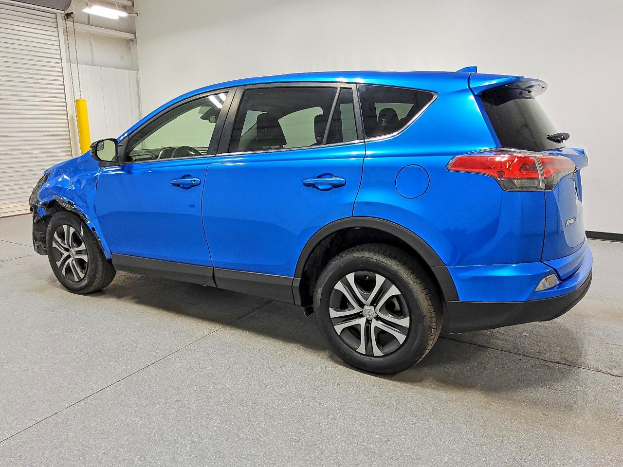 2018 TOYOTA RAV4 LE — снимка 2