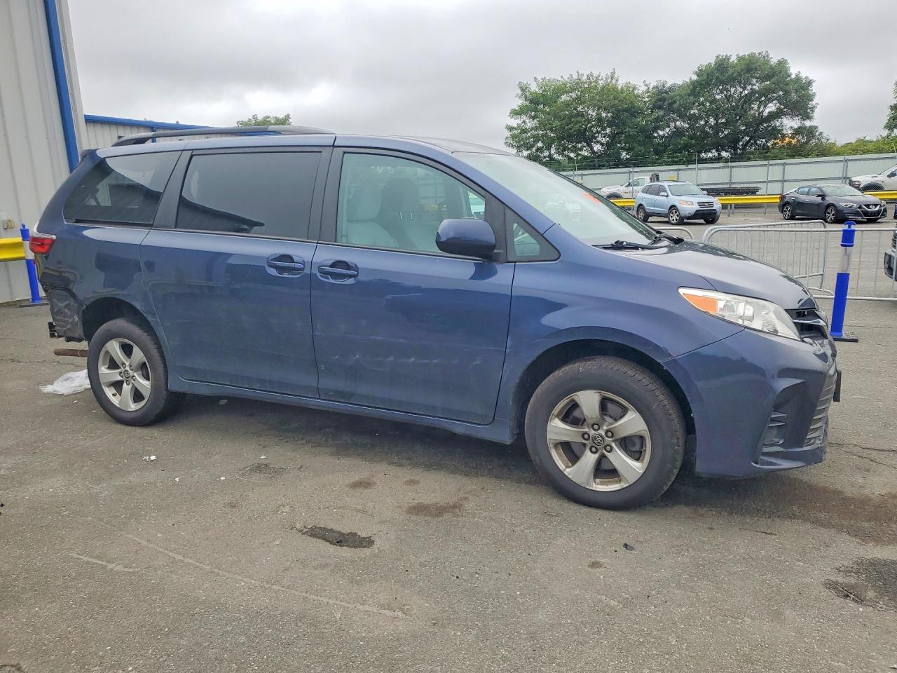 2020 TOYOTA SIENNA LE — снимка 4