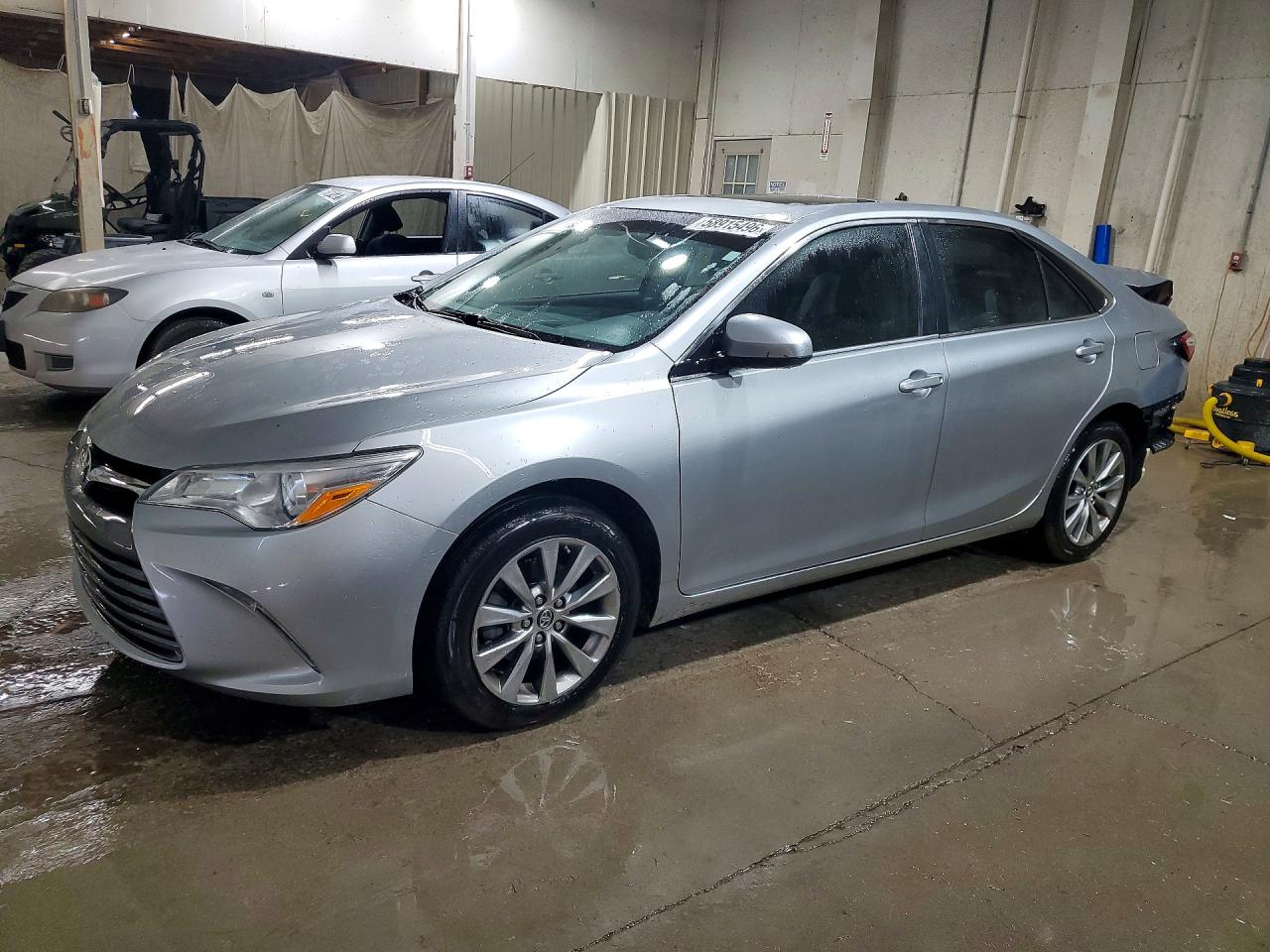 2015 TOYOTA CAMRY XLE