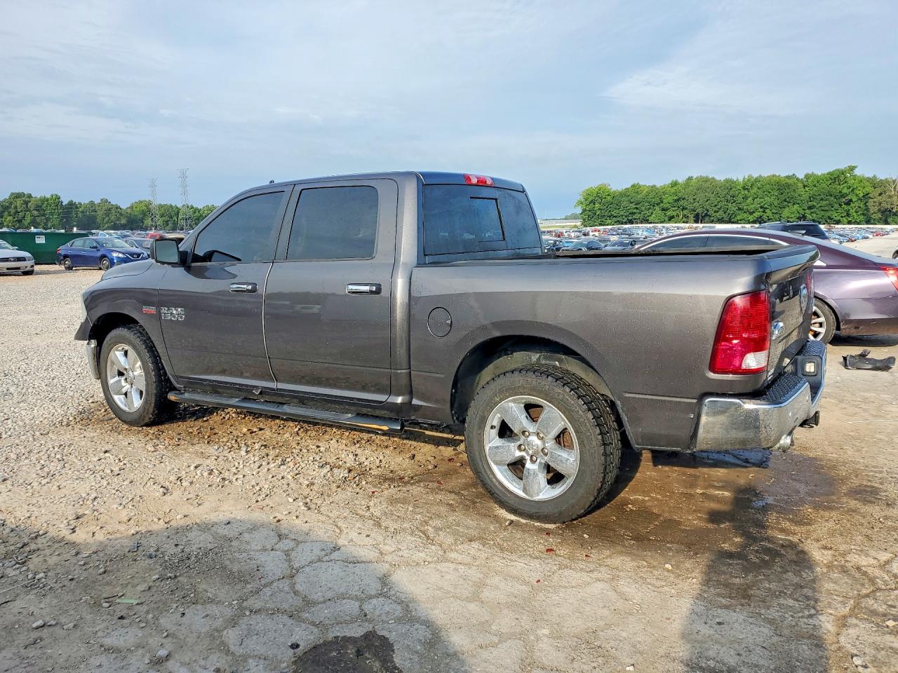 2017 RAM 1500 SLT — снимка 2