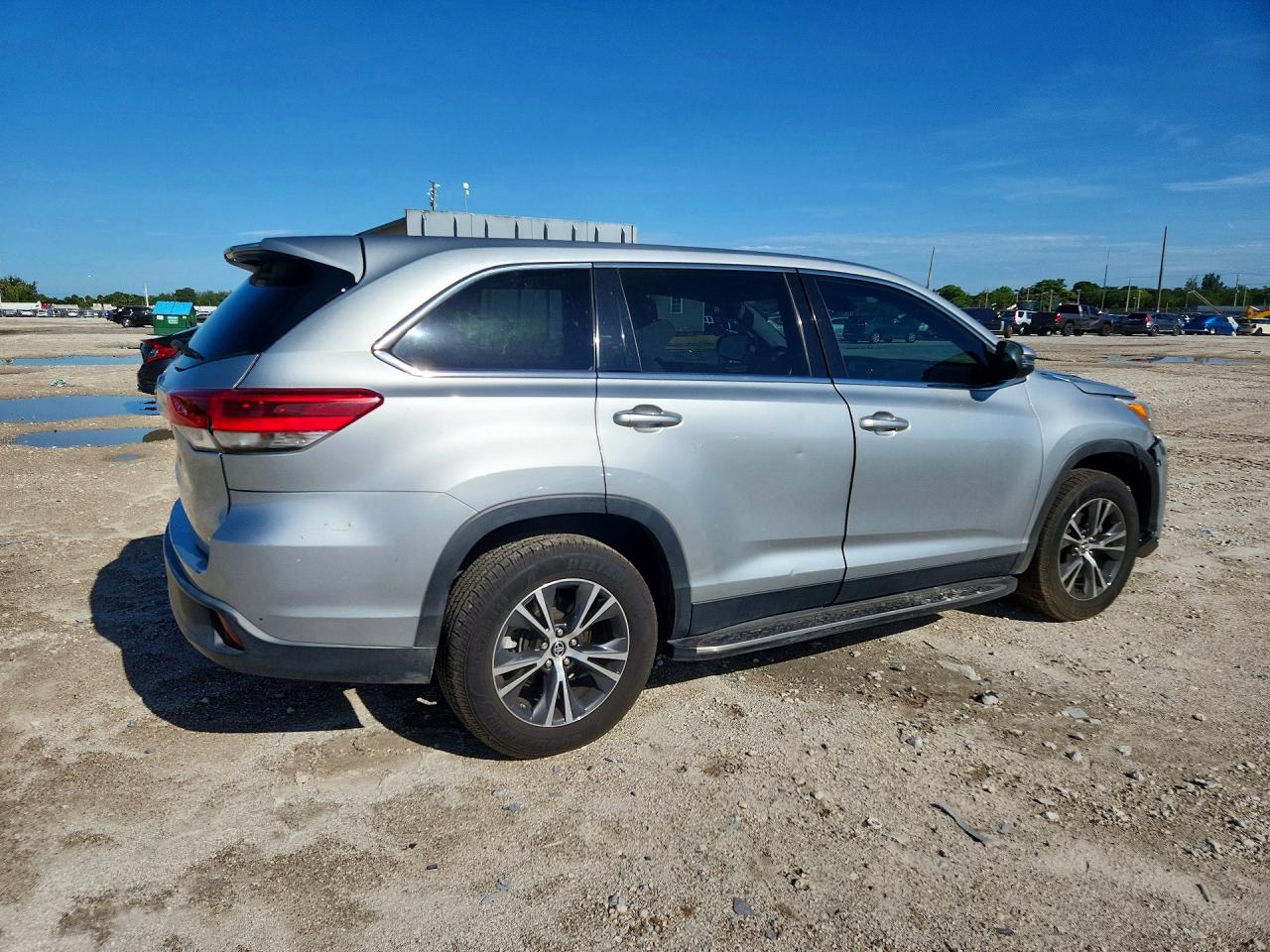 2019 TOYOTA HIGHLANDER LE — снимка 3