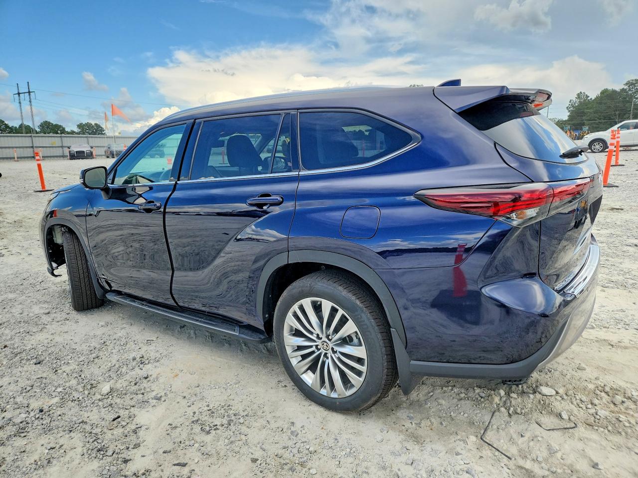 2024 TOYOTA HIGHLANDER HYBRID PLATINUM — снимка 2