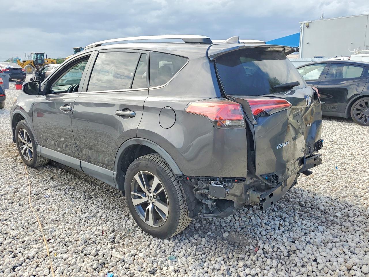 2018 TOYOTA RAV4 XLE — снимка 2