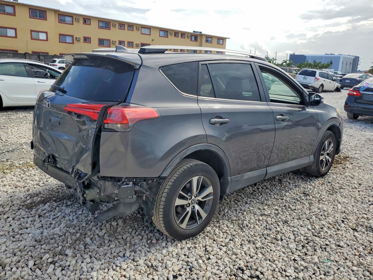 2018 TOYOTA RAV4 XLE — снимка 3