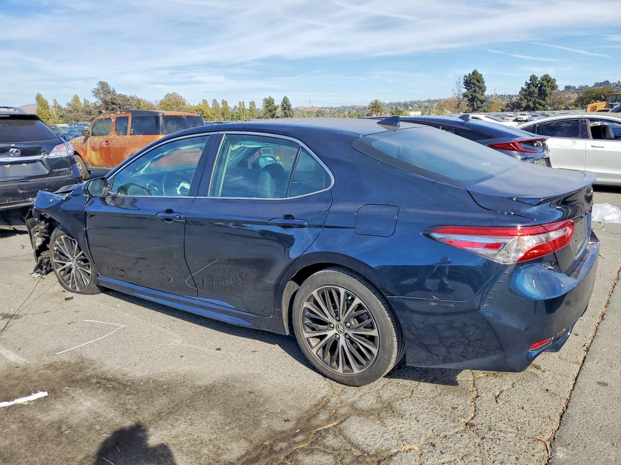 2019 TOYOTA CAMRY SE — снимка 2