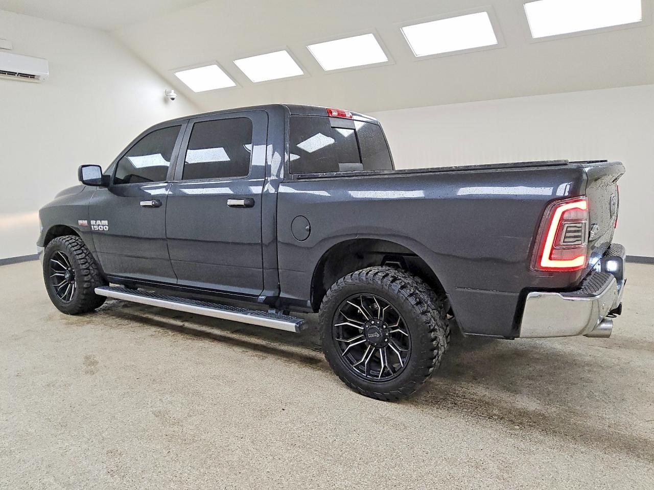 2016 RAM 1500 SLT — снимка 2