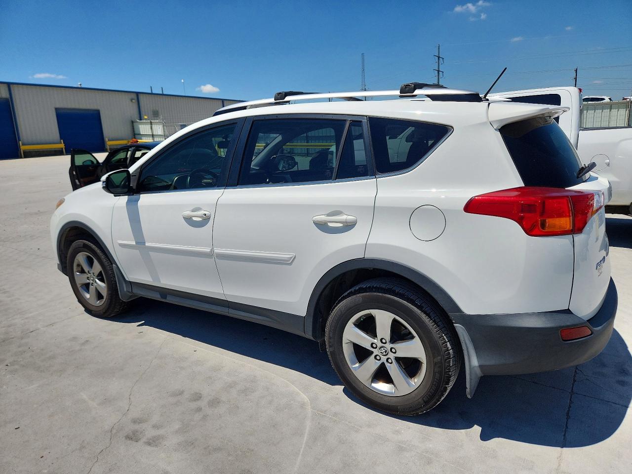 2015 TOYOTA RAV4 XLE — снимка 2
