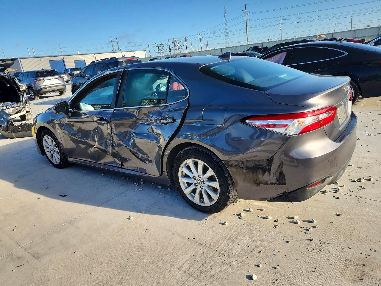 2019 TOYOTA CAMRY LE — снимка 2