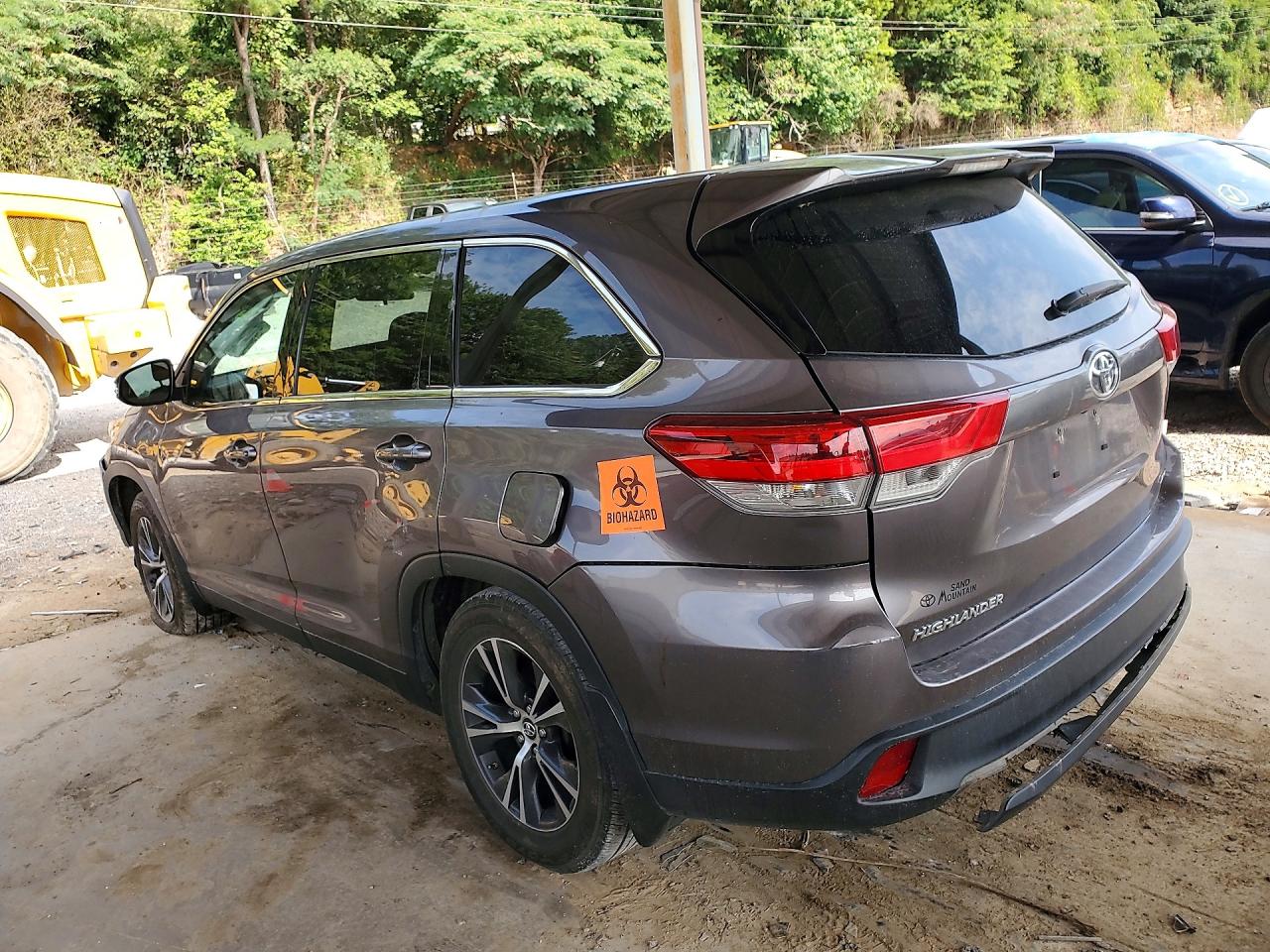 2019 TOYOTA HIGHLANDER LE — снимка 2