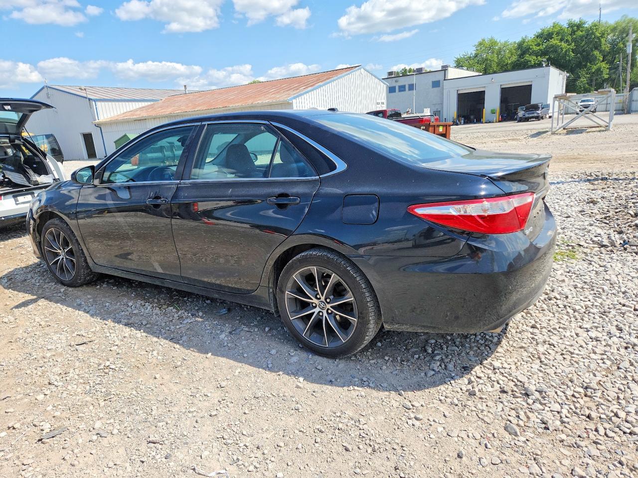 2017 TOYOTA CAMRY XSE V6 — снимка 2