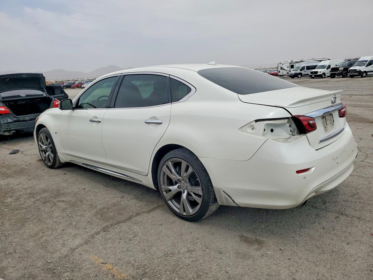 2016 INFINITI Q70L 3.7 — снимка 2