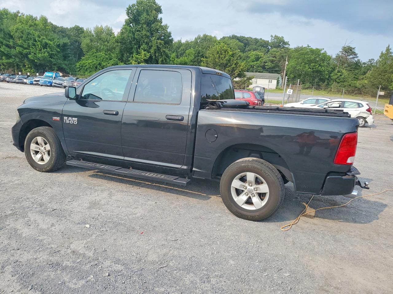 2017 RAM 1500 ST — снимка 2