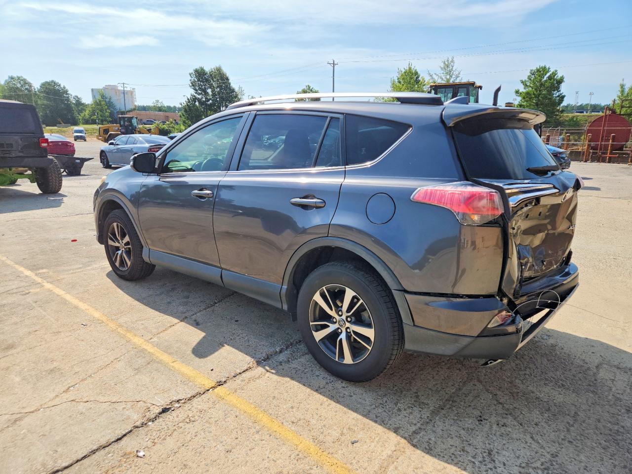 2018 TOYOTA RAV4 XLE — снимка 2