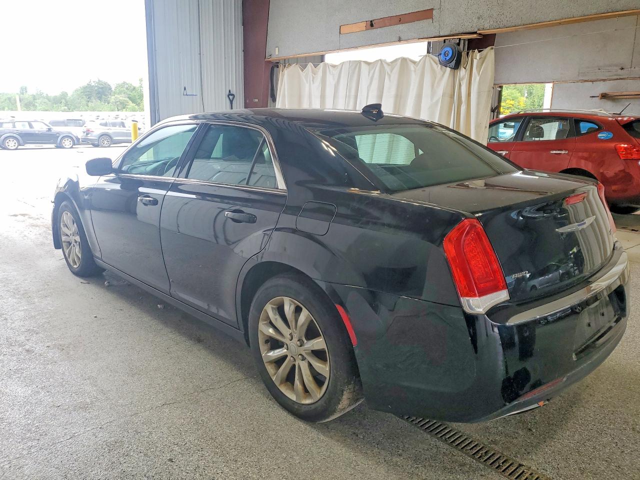 2015 CHRYSLER 300 LIMITED — снимка 2