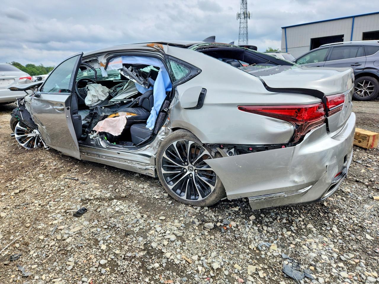 2023 LEXUS LS 500 — снимка 2