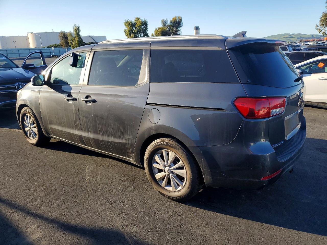 2017 KIA SEDONA LX — снимка 2