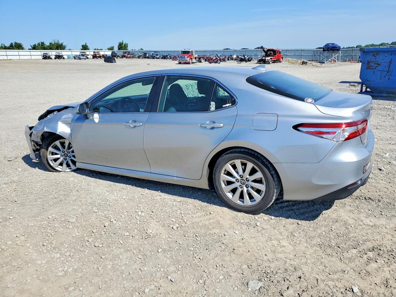 2019 TOYOTA CAMRY LE — снимка 2