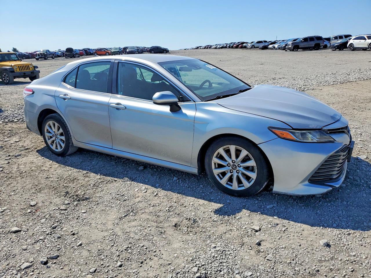 2019 TOYOTA CAMRY LE — снимка 4