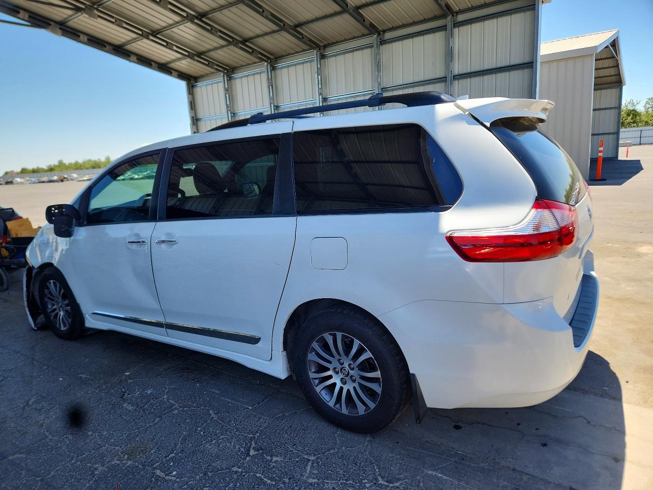 2018 TOYOTA SIENNA XLE PREMIUM 8-PASSENGER — снимка 2