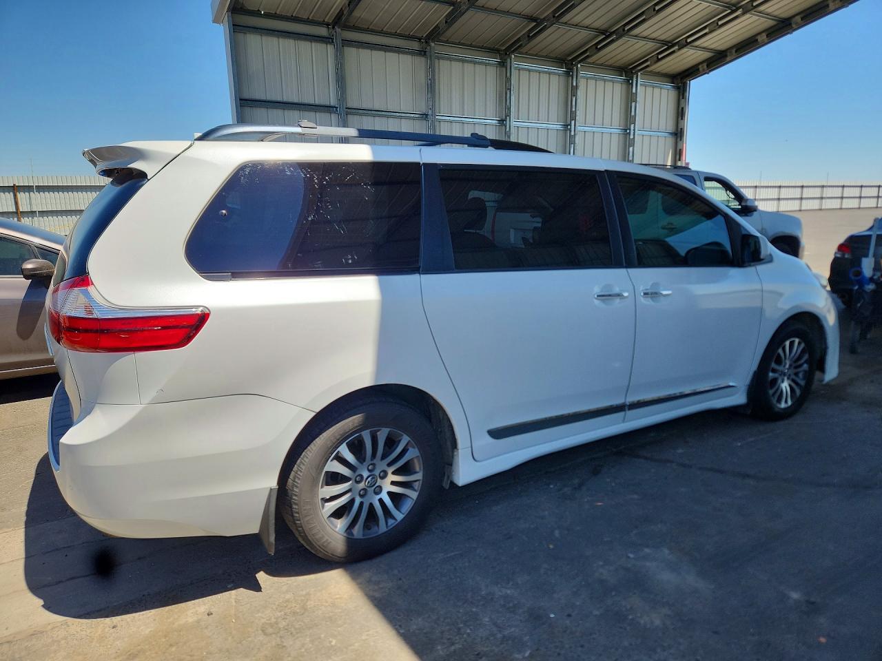 2018 TOYOTA SIENNA XLE PREMIUM 8-PASSENGER — снимка 3