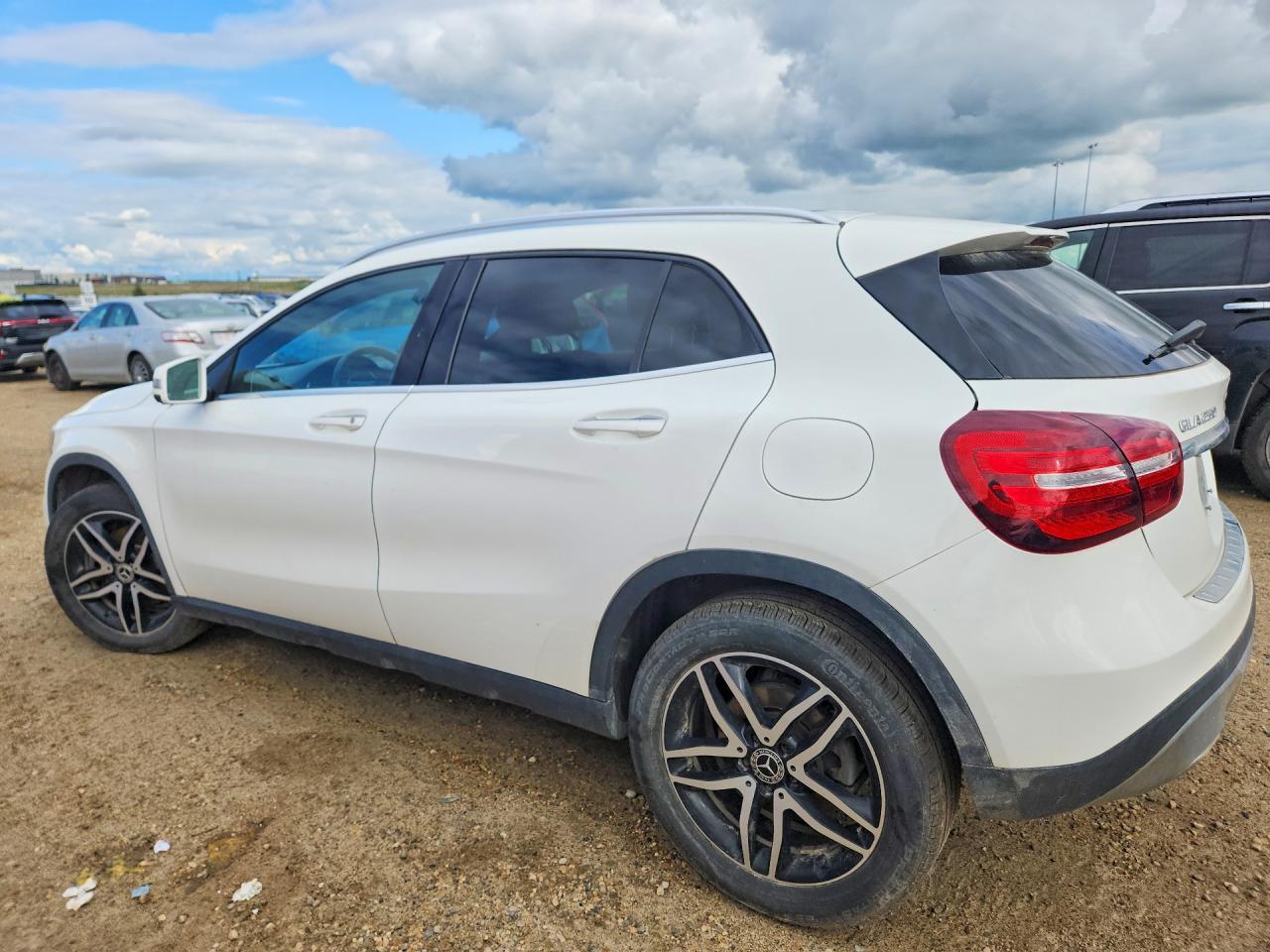 2020 MERCEDES-BENZ GLA 250 4MATIC — снимка 2