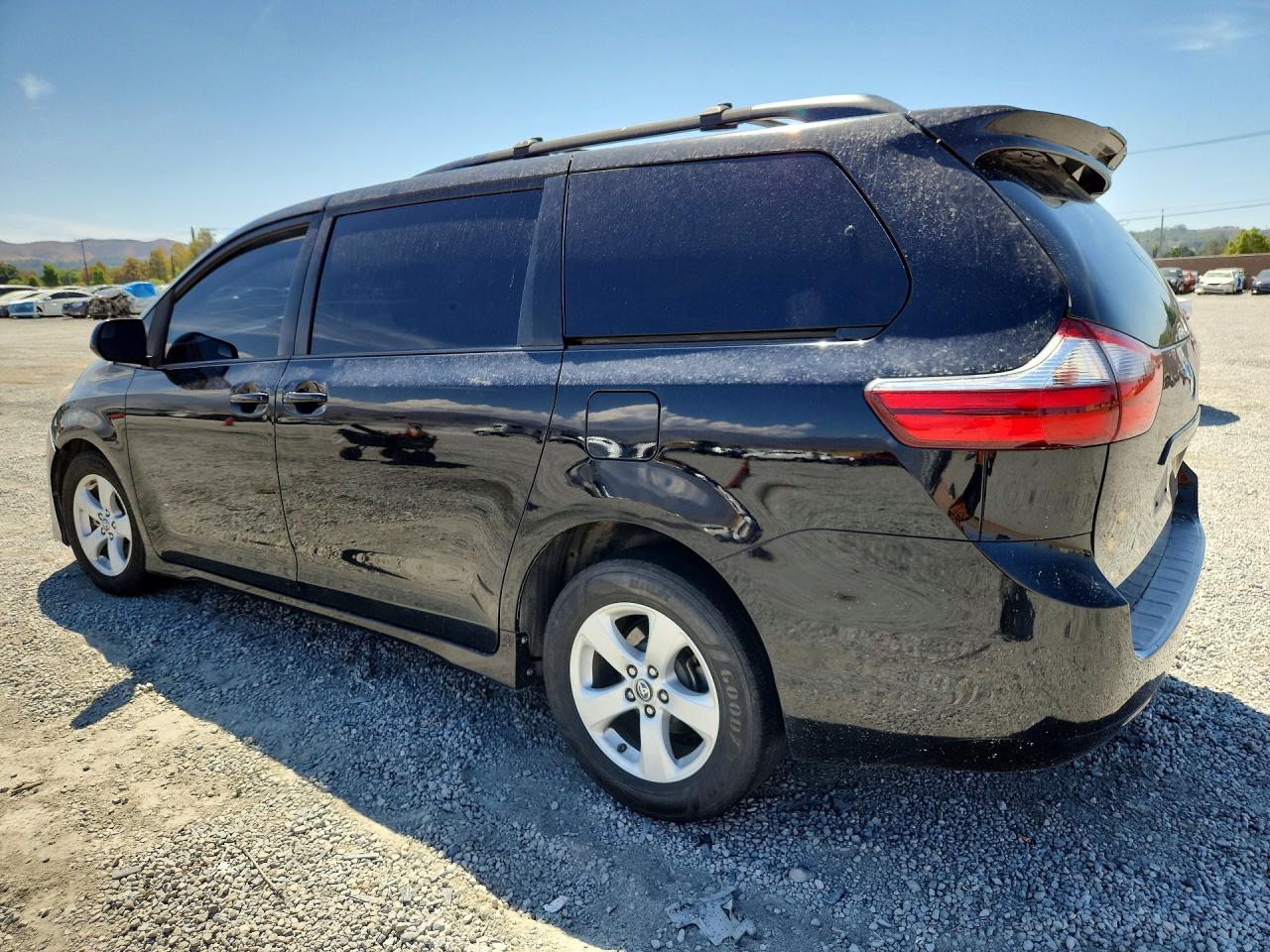 2020 TOYOTA SIENNA LE — снимка 2