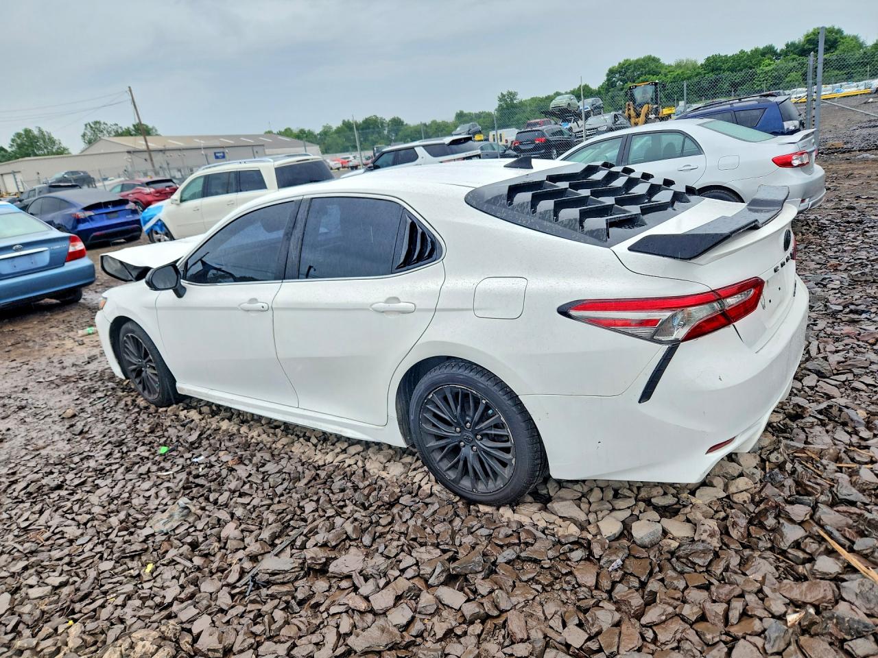 2019 TOYOTA CAMRY SE — снимка 2